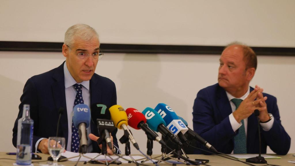 Francisco Conde y el director territorial de Ence en Galicia, Antonio Casal.