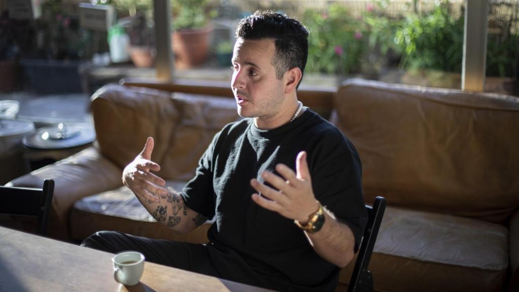 El productor Manu Lara durante una entrevista a EL ESPAÑOL