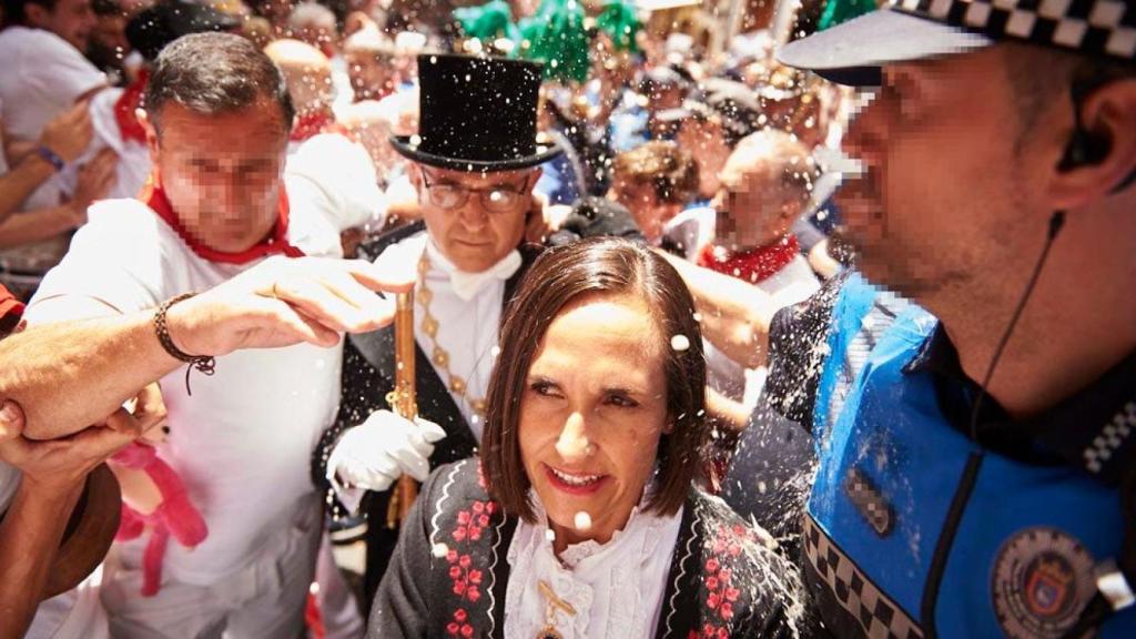 Incidentes en la calle Curia de Pamplona tras la procesión de San Fermín 2022.