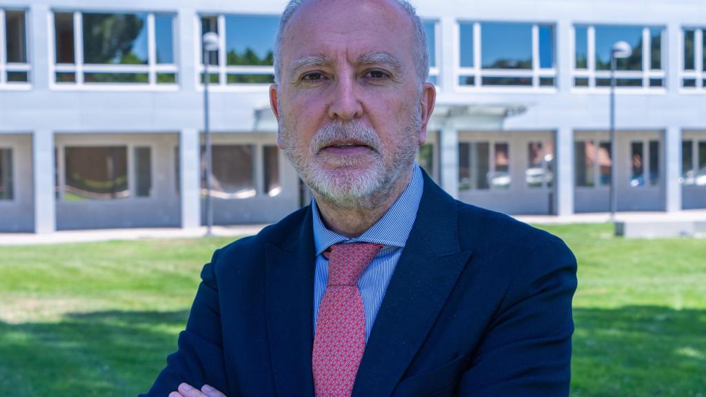 El decano de la facultad HM Hospitales en las instalaciones de la Universidad Camilo José Cela.