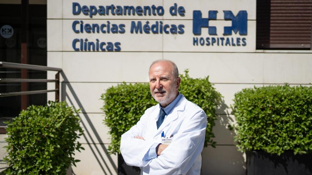 Barberán a las puertas del campus formativo del hospital HM Montepríncipe.
