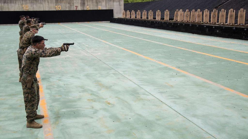 Entrenamiento militar con armas de fuego en Nara, Japón