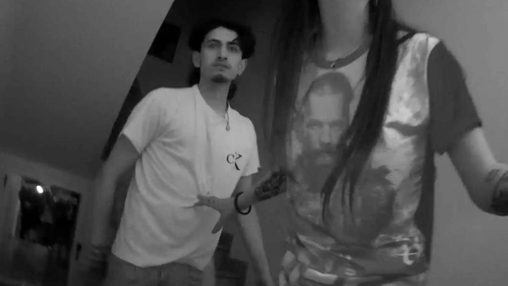 Kevin Morales, junto a su novia, Marta, la madrugada del 1 de mayo de 2021, antes de perder la vida apuñalado en Jumilla.