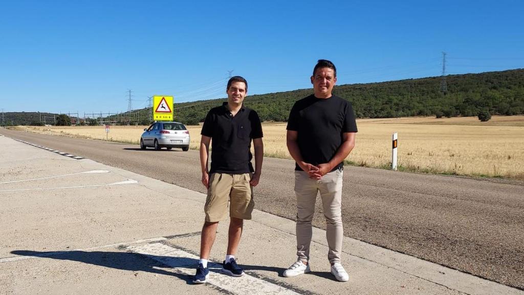 Carlos Salgado (UPL) y Carles Mulet (Compromís), en la N-631 en Zamora