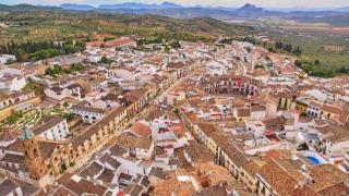 El bonito pueblo de Málaga donde comer mucho, bien y barato: "Platos caseros y abundantes"