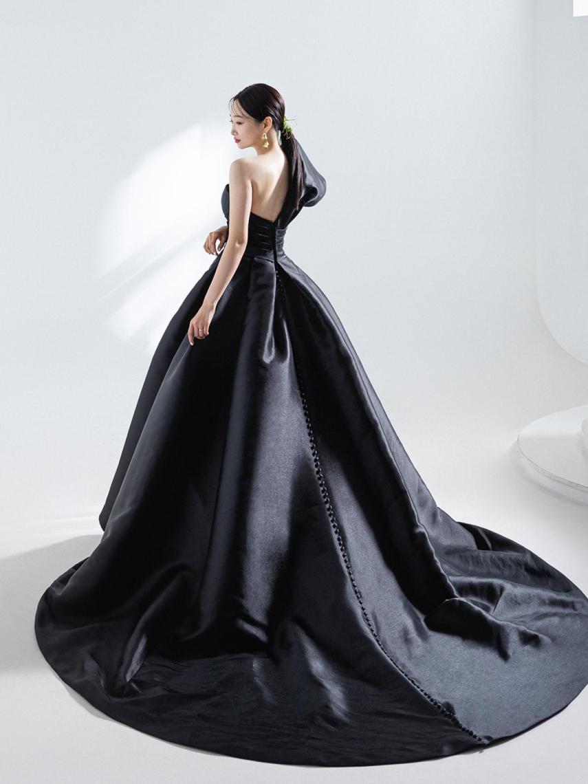 Versión en color negro del modelo Sedna de Pronovias.