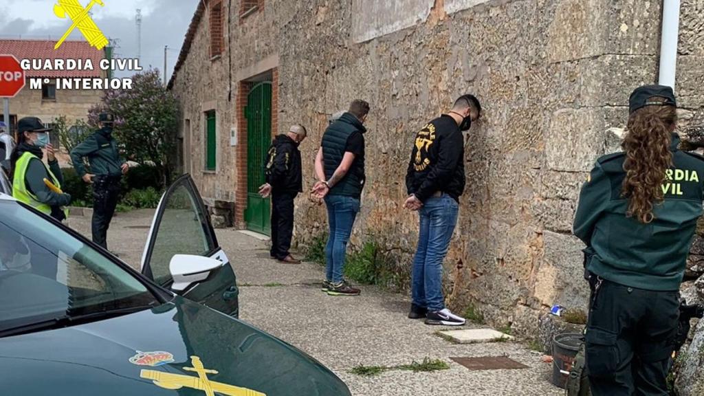 Imagen del momento de la detención facilitada por la Guardia Civil.