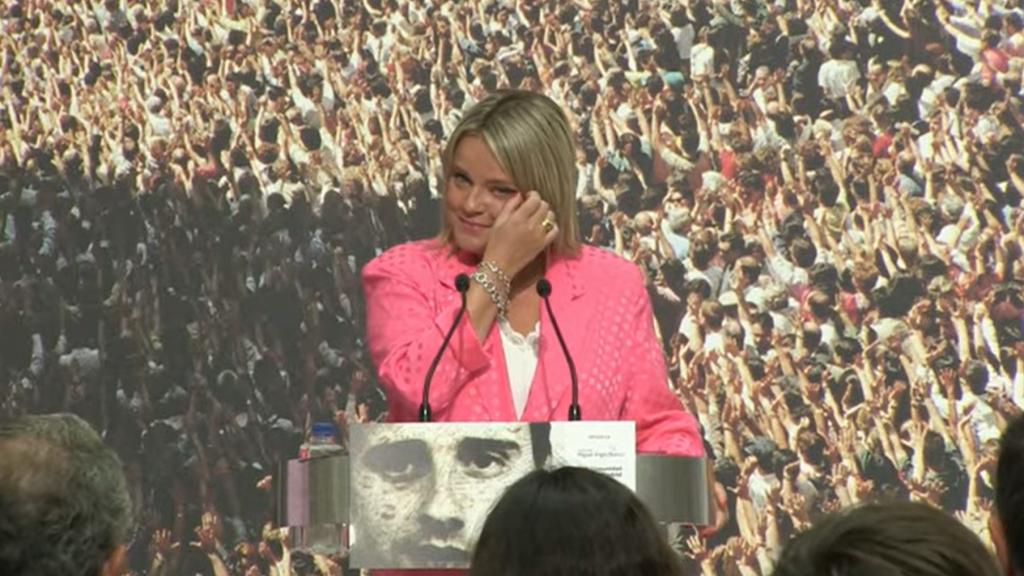 Marimar Blanco, hermana de Miguel Ángel Blanco, emocionada antes de tomar la palabra.