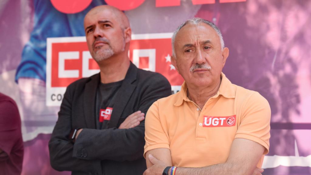 Los secretarios generales de CCOO y UGT, Unai Sordo y Pepe Álvarez, en una concentración en Madrid la semana pasada.