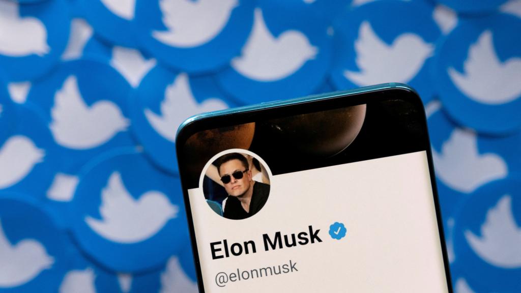 Imagen de la cuenta de Twitter de Elon Musk sobre varios logos de la red social.