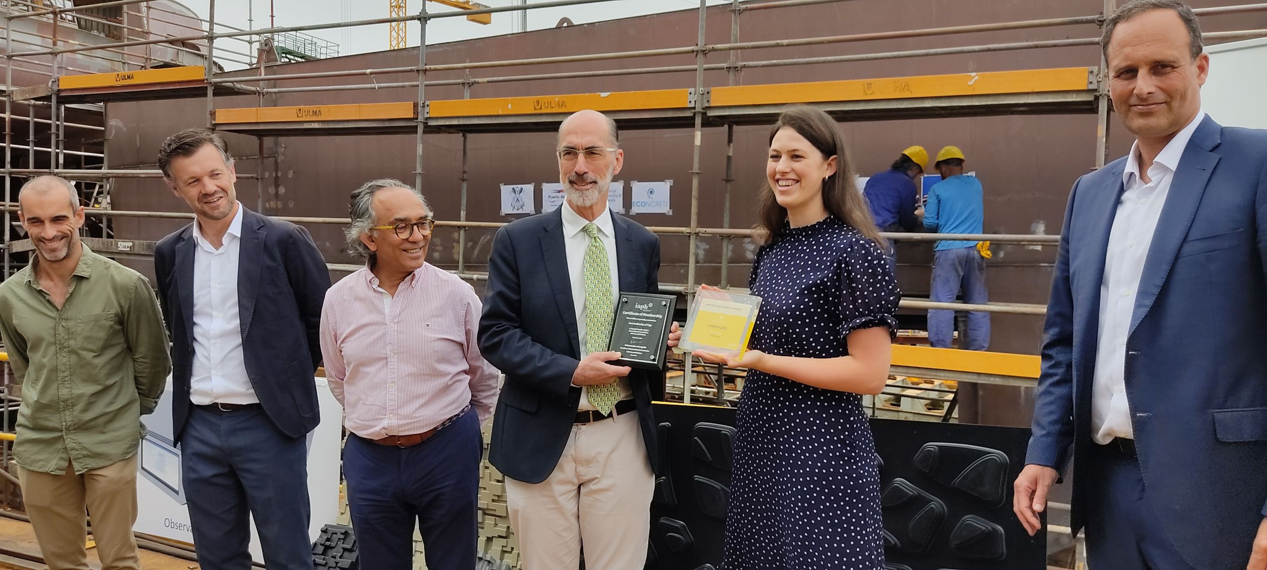 Entrega del reconocimiento por el proyecto Living Ports.