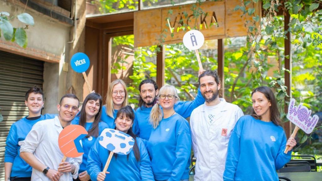 Equipo de la 'foodtech' Väcka que ofrece seis tipos de queso de origen vegetal con el mismo sabor que el de procedencia animal.