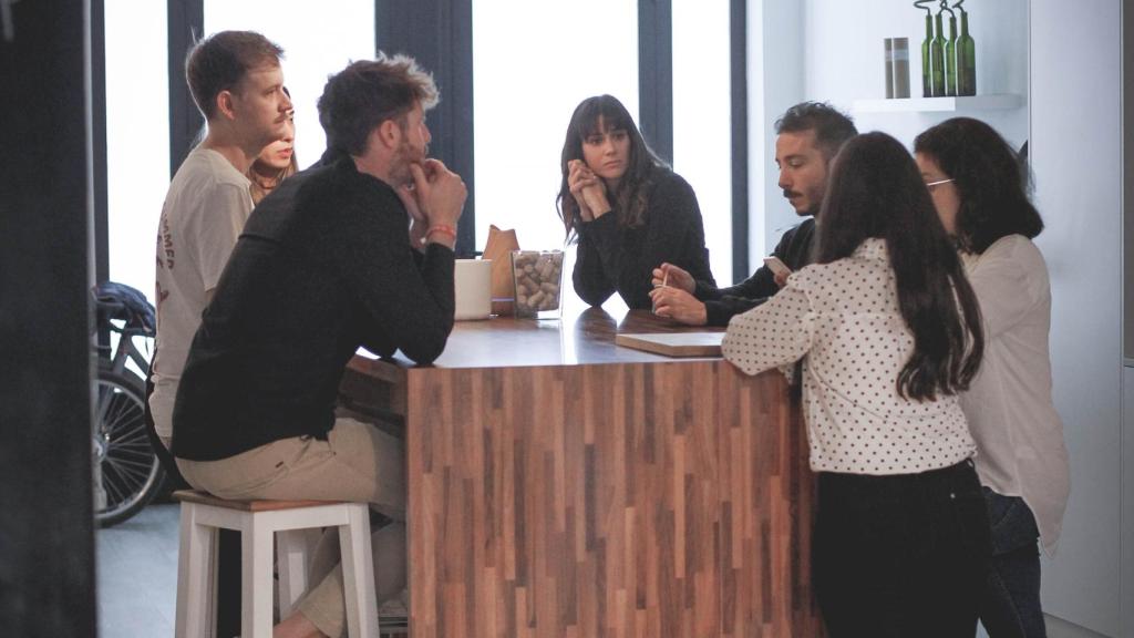El equipo de Brandsummit durante la reunión semanal de planificación.