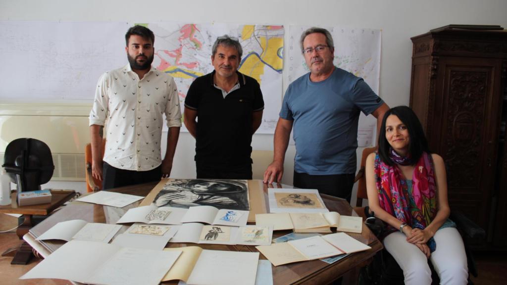 Momento de la donación en el Ayuntamiento de Zamora