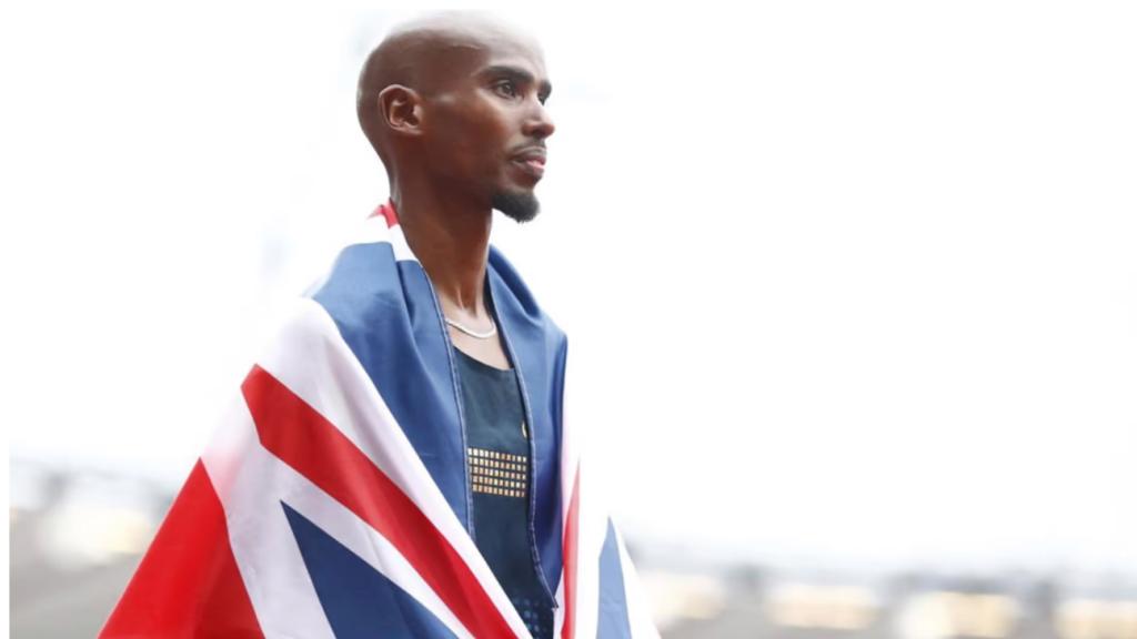 Mo Farah con la bandera británica durante una competición