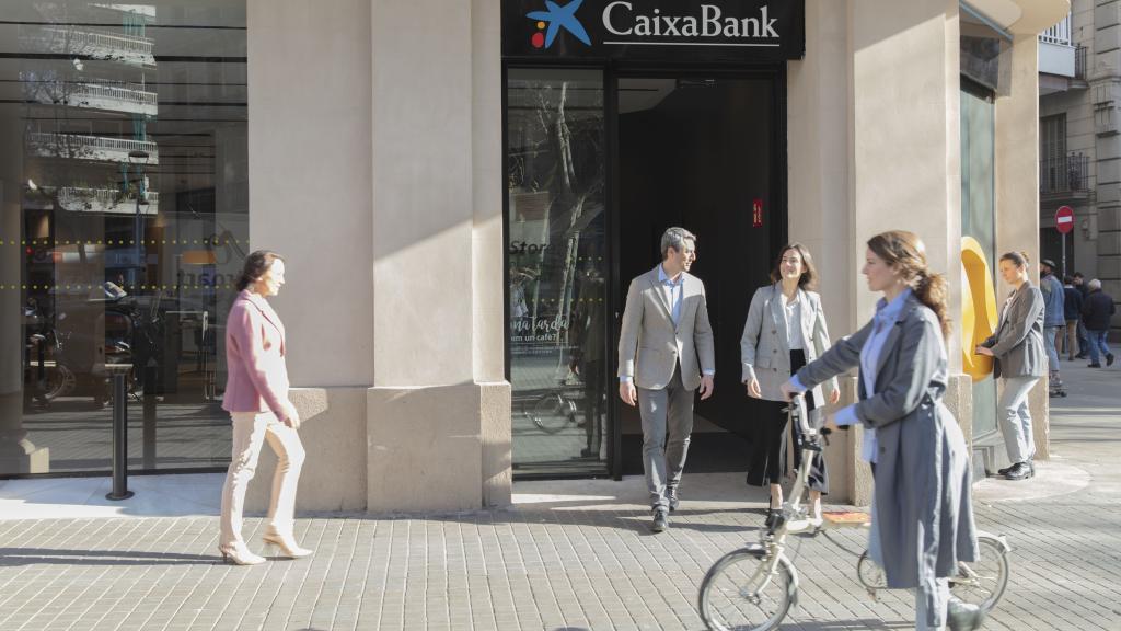 Exterior de una oficina de CaixaBank