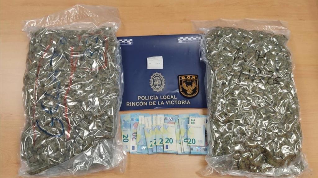 Los dos kilos de marihuana incautados en Málaga.
