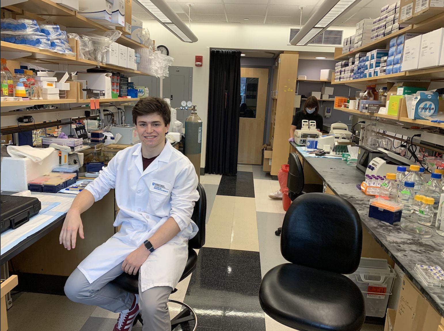 Manuel Rico en el Centro de Medicina Regenerativa del Masssachusetts General Hospital.