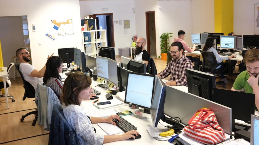 Parte del equipo en las oficinas de la startup de logística de última milla con sede en Vigo.