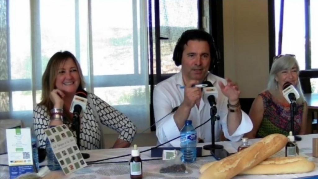 Javier López y otras personas en directo en el programa