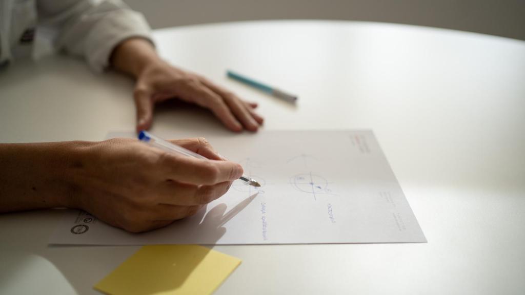 La doctora Silvia Pérez, en su consulta.