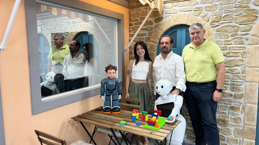 El laboratorio de la Universidad Miguel Hernández de Elche que recrea una plaza para que los niños con autismo se sientan más cómodos en las sesiones del proyecto de investigación de la UPCT.