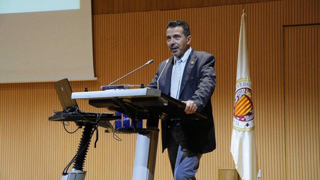 El rector de la UPV, José E. Capilla, durante su intervención en la gala del décimo aniversario.