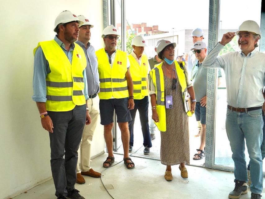 Óscar Puente y Rafaela Romero visitan las obras del nuevo centro de mayores y la biblioteca de Parquesol.