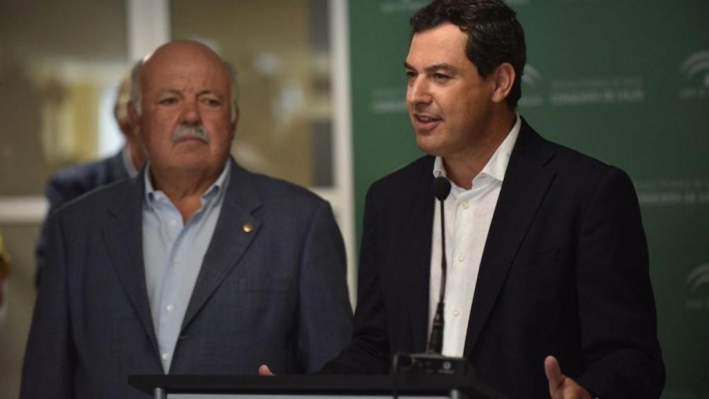 El presiente de la Junta, Juanma Moreno, y Jesús Aguirre en una imagen de archivo.