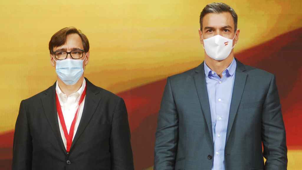 El exministro de Sanidad Salvador Illa y el presidente del Gobierno, Pedro Sánchez.