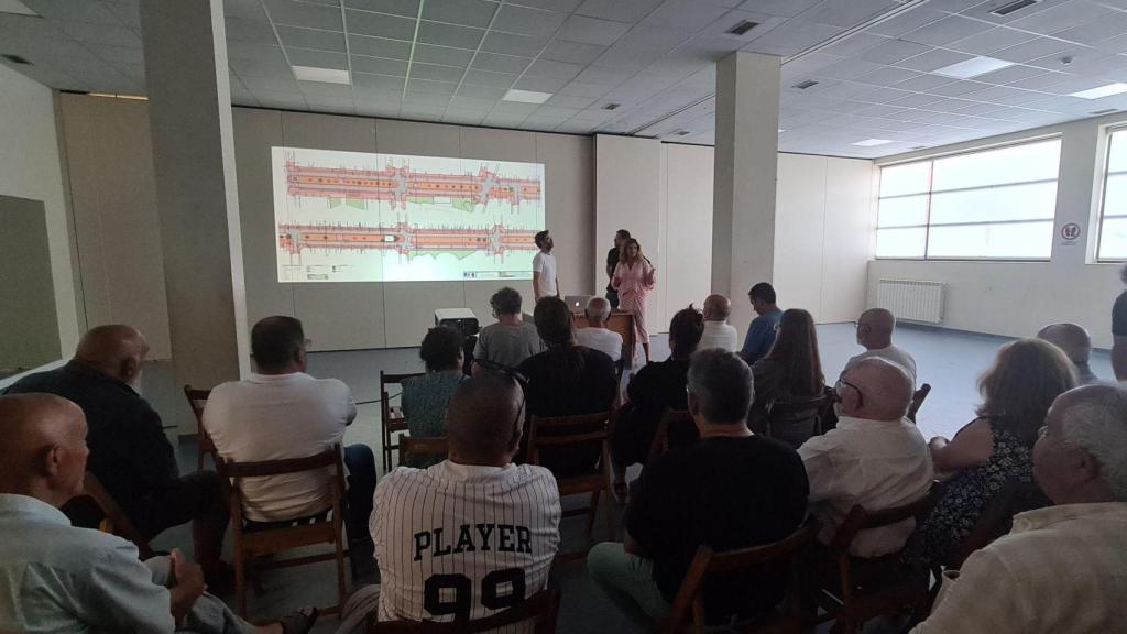 La alcaldesa, Marián Ferreiro, durante la presentación del proyecto a entidades