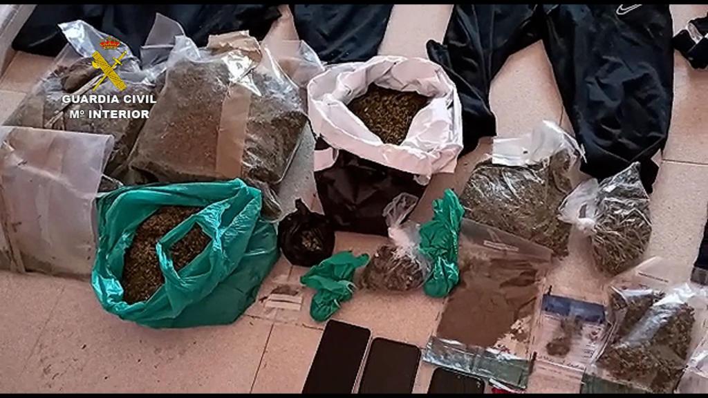 La Guardia Civil ha hallado también marihuana.