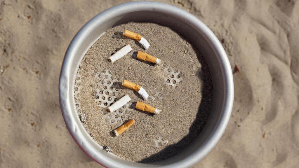 Cenicero en la playa