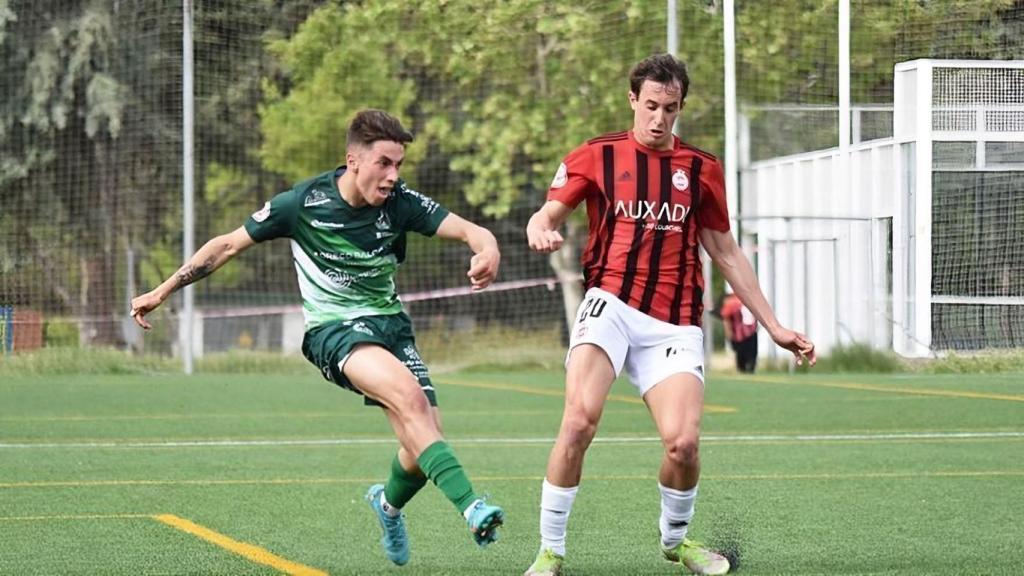 Víctor Eimil, izquierda, es el primer fichaje para la nueva temporada del Hércules.