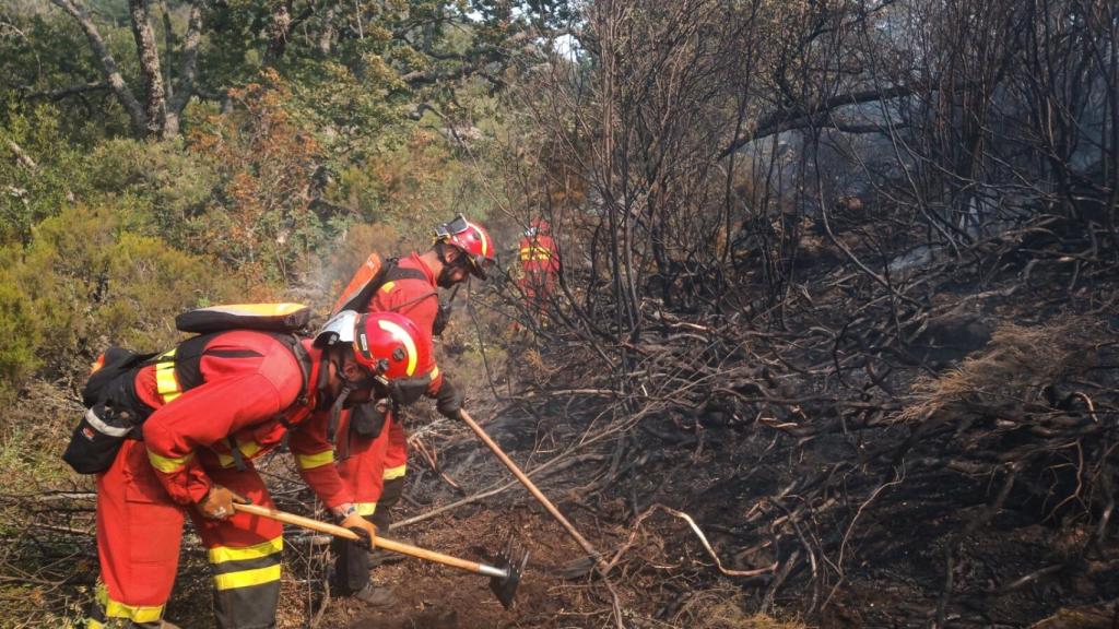 Trabajos de extinción del incendio de Candelario