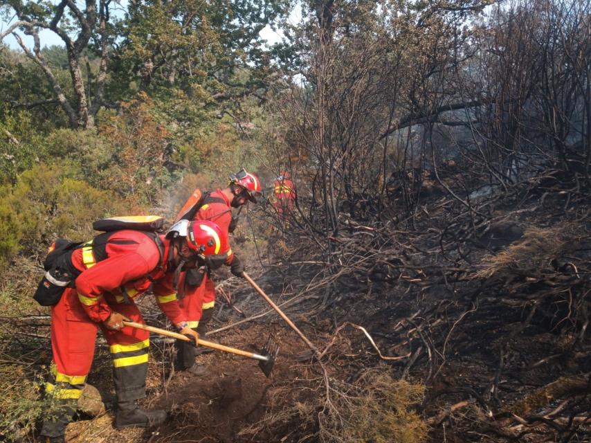 Trabajos de extinción del incendio de Candelario