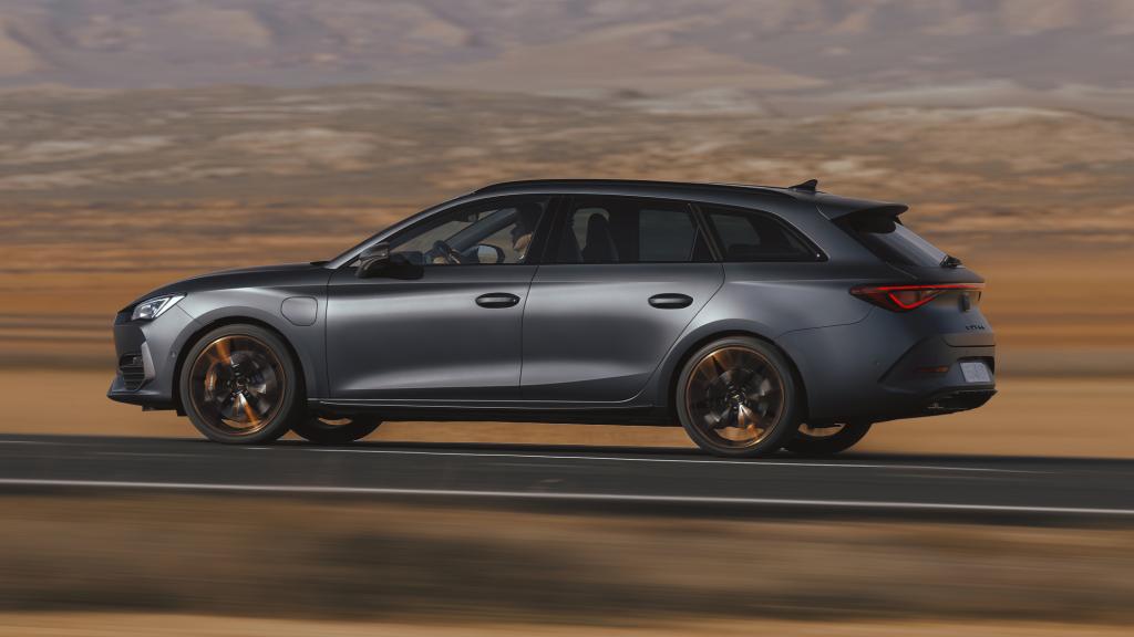 Es un coche ideal para aquellas personas que buscan una conducción deportiva y practicidad.