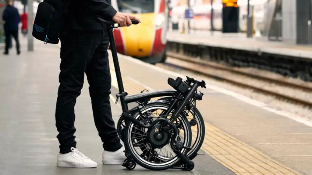 Así es la bicicleta Brompton P Line Electric.
