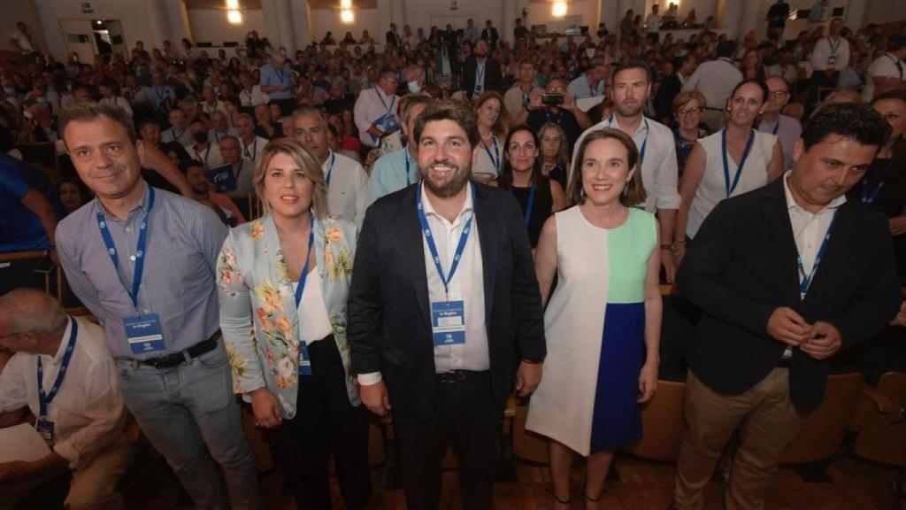 El consejero de Presidencia, Marcos Ortuño, la alcaldesa de Cartagena, Noelia Arroyo, el presidente del PP, Fernando López Miras, la secretaria general del PP, Cuca Gamarra, y el secretario general del PP de Murcia, José Miguel Luengo.