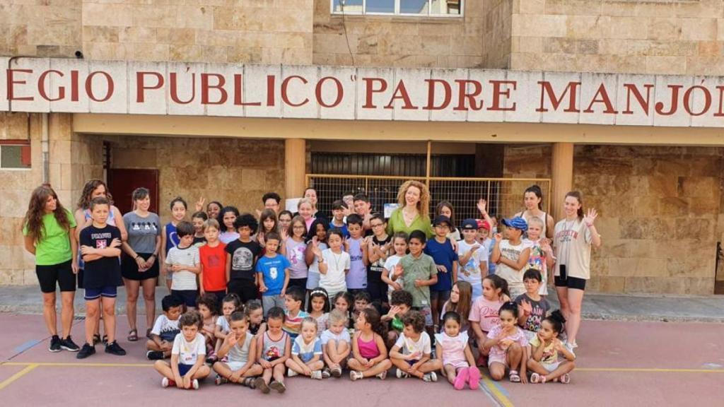 La concejala de Familia e Igualdad, Ana Suárez, visita una ludoteca municipal