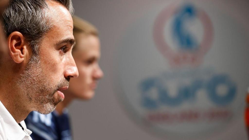Jorge Vilda e Irene Paredes, en rueda de prensa de la selección española de fútbol femenino
