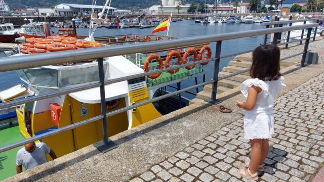 La popular lancha de Mugardos (A Coruña) une un verano más la localidad con Ferrol