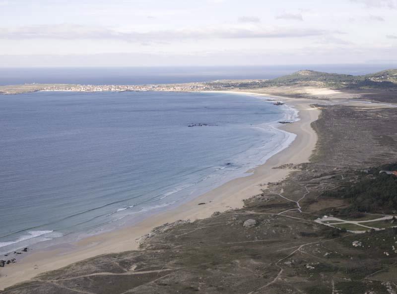 la playa del Vila en Ribeira (turismo.gal)