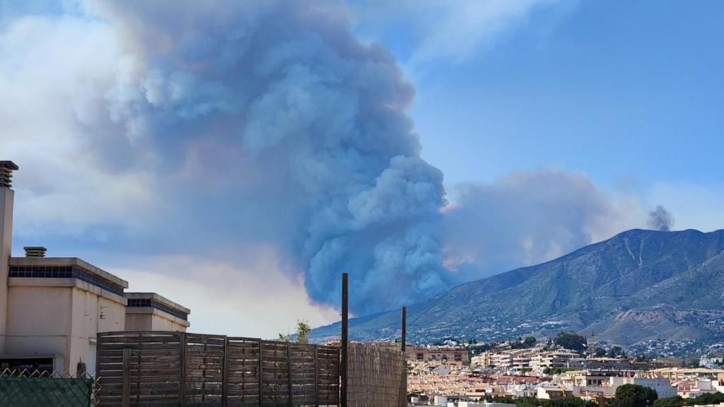 Gran pantalla de humo debido al pirocúmulo.