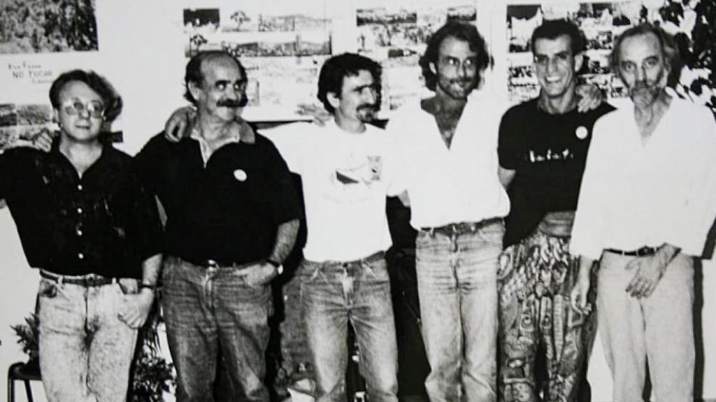 Imagen histórica de Hilario Camacho, Labordeta, Aute, Luis Pastor y Krahe en Anchuras con el alcalde.