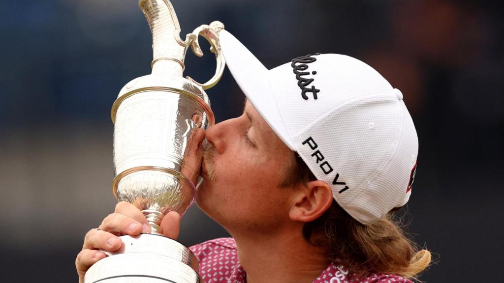 Cameron Smith con el trofeo del British Open.