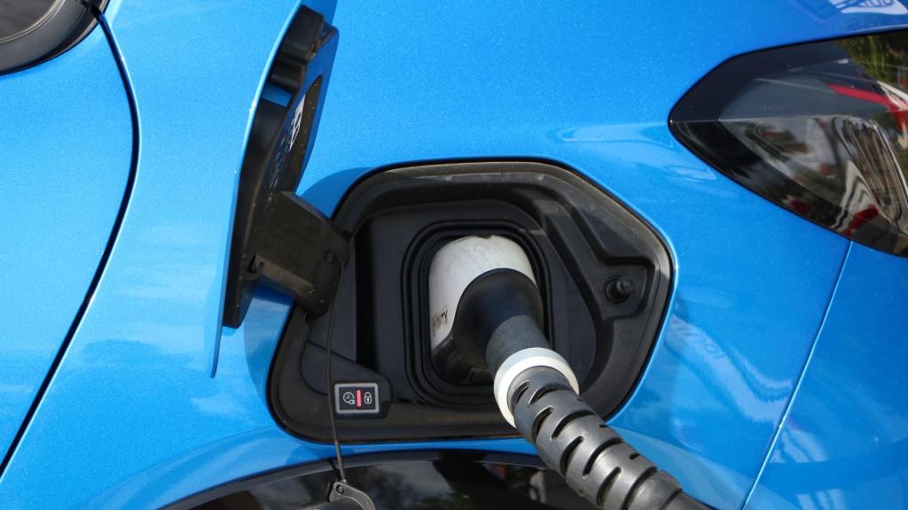 En alrededor de 10 minutos tenemos carga para 100 kilómetros.