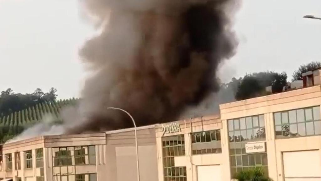 Incendio en una nave de cosméticos de Bergondo.