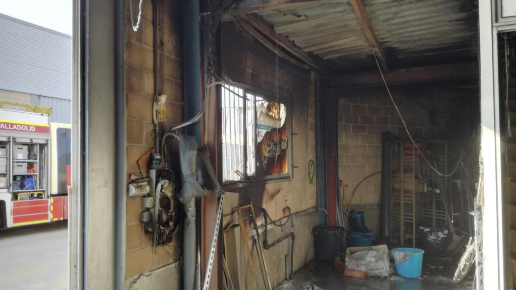 Imagen del estado en el que quedó la nave incendiada