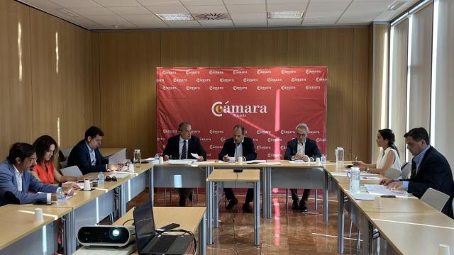 Carlos Baño preside el primer pleno de la nueva Cámara de Comercio en Benidorm.